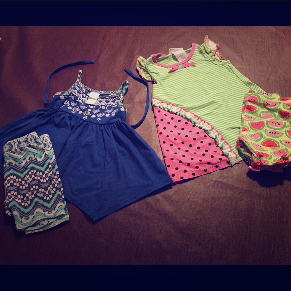 2 2 piece outfits fits like 18mnths (actual 24&2T)